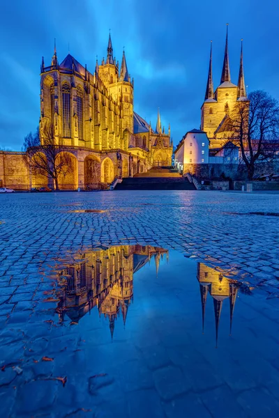 Famosa Catedral Iglesia Severi Erfurt Atardecer Reflejan Charco —  Fotos de Stock