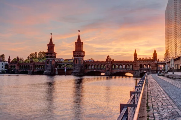 Zonsondergang Mooie Oberbaumbridge Berlijn Duitsland — Stockfoto