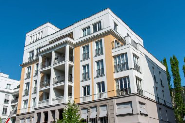 Modern beyaz apartman Berlin, Almanya 'da görüldü