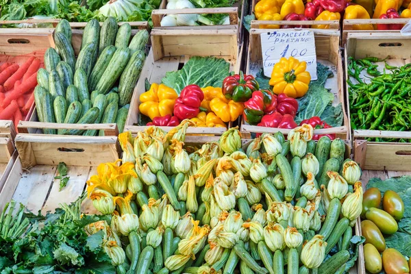 Zucchine Fiore Altre Verdure Viste Mercato Napoli — Foto Stock