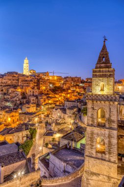 Güney İtalya 'daki eski Matera kasabası, güneş doğmadan önce.