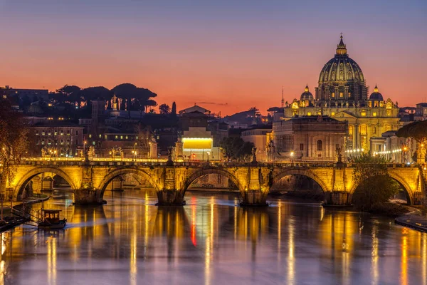 Rio Tibre Basílica São Pedro Cidade Vaticano Itália Pôr Sol — Fotografia de Stock