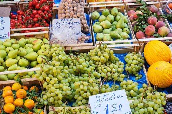 Uve Altri Frutti Vendita Mercato — Foto Stock