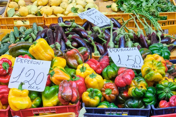 Poivrons Aubergines Vendre Dans Marché — Photo