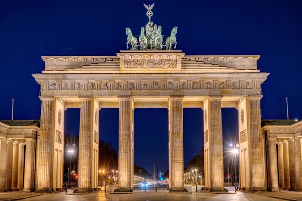 柏林灯火通明的勃兰登堡门 没有人 — 图库照片