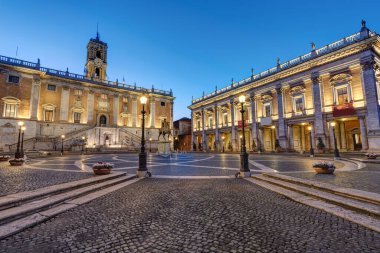 Roma 'daki Capitoline Tepesi' nde şafakta Piazza del Campidoglio 'da.