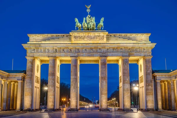 Den Berömda Brandenburger Tor Berlin Gryningen — Stockfoto