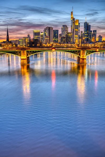 Main Met Beroemde Skyline Van Frankfurt Zonsondergang — Stockfoto