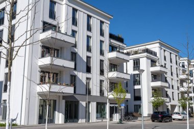 Berlin, Almanya 'da yeni beyaz apartman blokları görülüyor