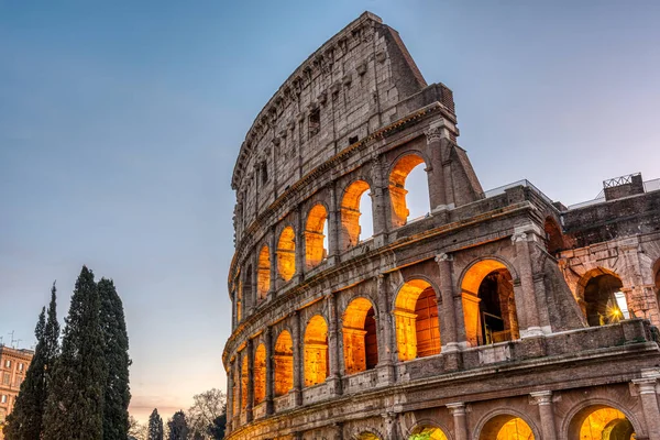 Detalle Del Coliseo Iluminado Roma Amanecer —  Fotos de Stock