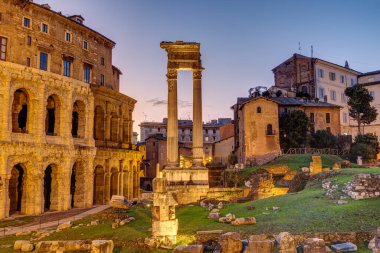 Marcellus Tiyatrosu ve Apollo Sosianus Tapınağı, Roma, İtalya, gün batımından sonra