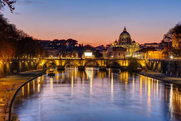 Puesta Sol Sobre Basílica San Pedro Río Tíber Roma — Foto de Stock