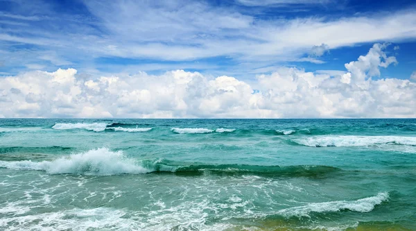 Hermosas olas en el mar —  Fotos de Stock