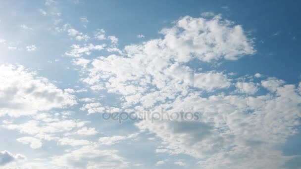 Lus van witte wolken. — Stockvideo