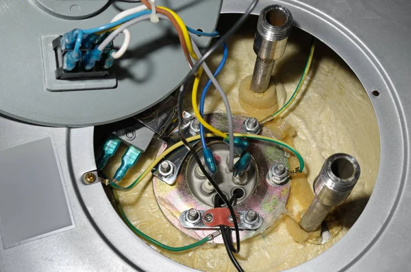 Gedemonteerde boiler voor reparatie — Stockfoto