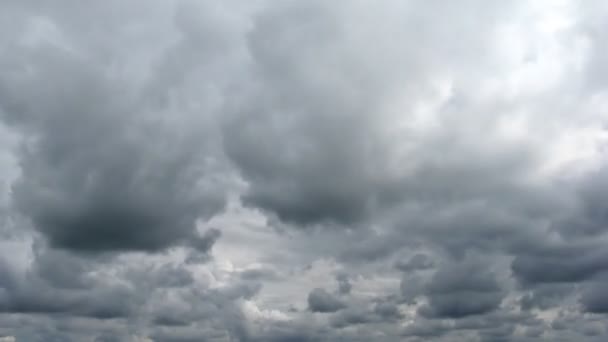Lazo de las nubes negras de tormenta . — Vídeos de Stock