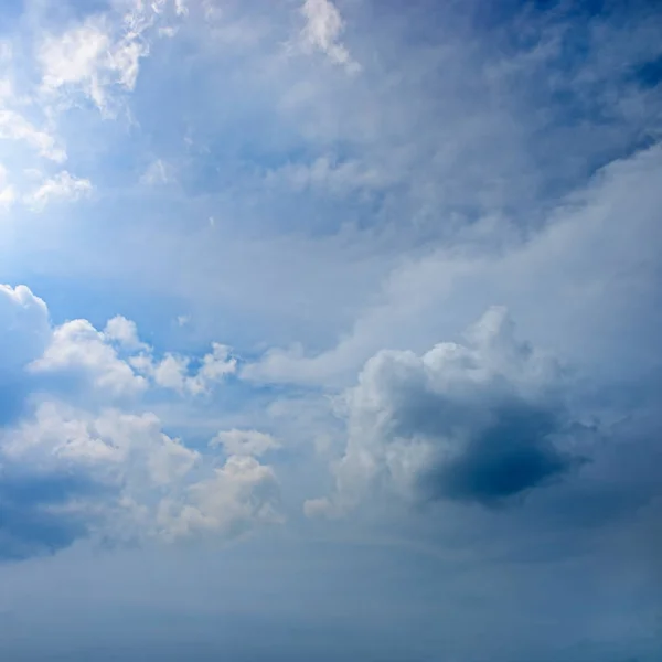 太阳在美丽的天空 — 图库照片