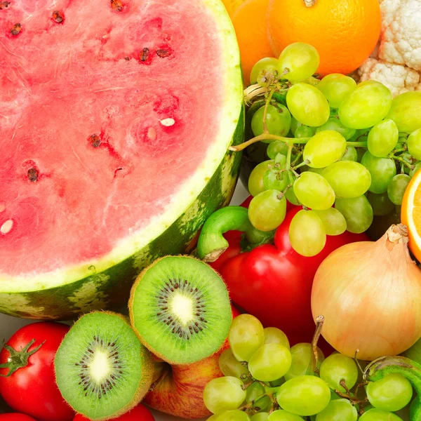 Frutas e produtos hortícolas frescos — Fotografia de Stock