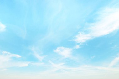 Işık bulutlar gökyüzünde