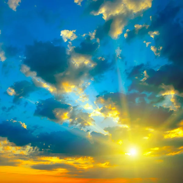 Frumos apus de soare luminos — Fotografie, imagine de stoc