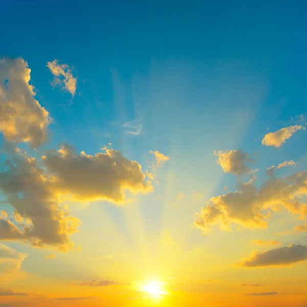 Beautiful bright sunset. Heavenly background. — Stock Photo, Image