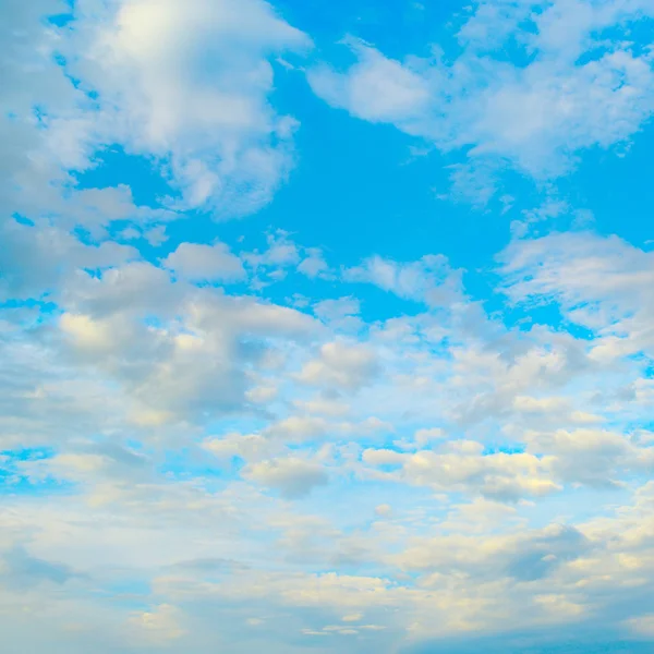 Light clouds in blue sky — Stock Photo, Image