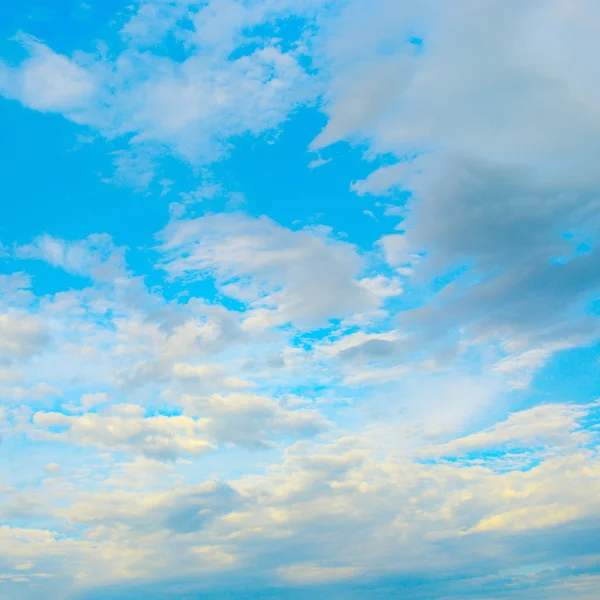 Világos kék ég felhők — Stock Fotó