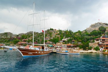 Akdeniz, Türkiye - 14 Mayıs 2013: Turist yelkenli gemi 