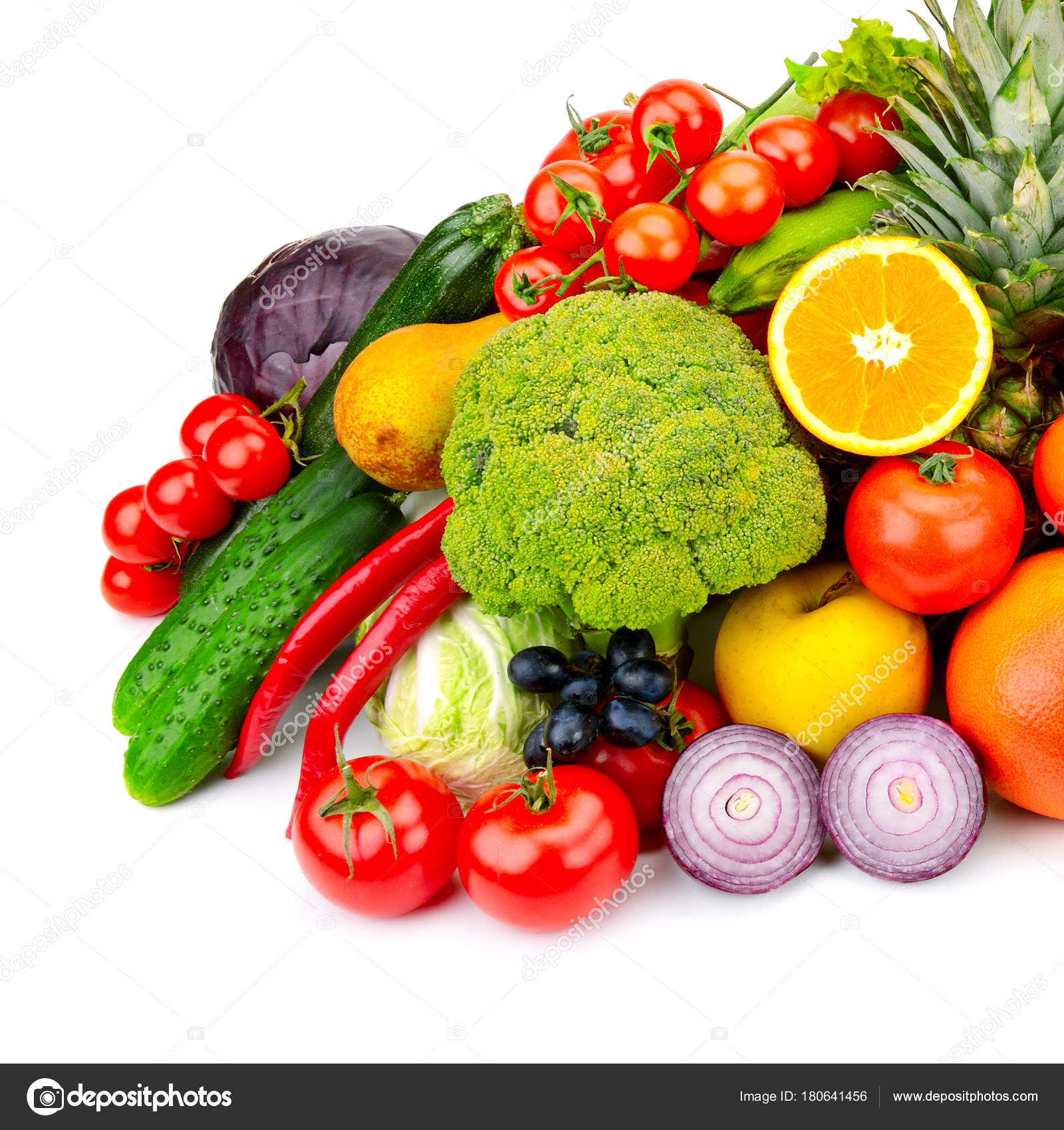 La composición de frutas y verduras frescas. Aislado en el blanco
