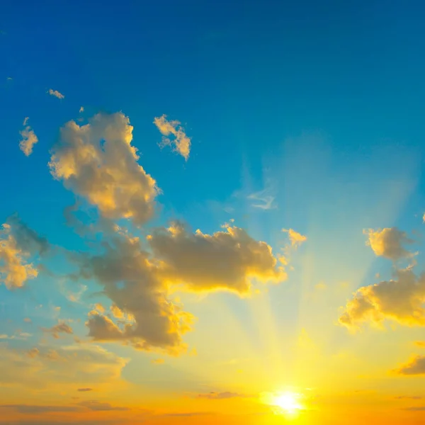Beautiful bright sunset. Heavenly background. — Stock Photo, Image