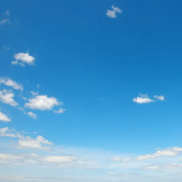 Kleine licht wolken — Stockfoto