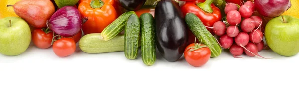 Kasa tuoreita vihanneksia ja hedelmiä eristetty valkoisella taustalla . — kuvapankkivalokuva