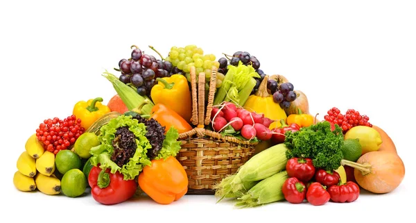 Vegetais Frescos Saudáveis Frutas Cesta Salgueiro Isolado Fundo Branco Espaço — Fotografia de Stock