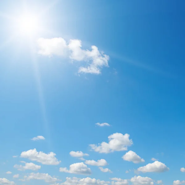 Sol Brilhante Céu Azul — Fotografia de Stock