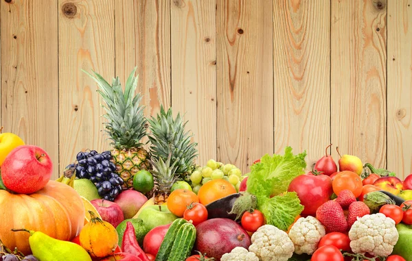 Panoramafoto Gesundes Gemüse Und Obst Gegen Holzwand Freiraum Für Text — Stockfoto