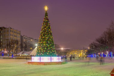 Moskova, Rusya - 05 Ocak 2016 yılbaşı yeni yıl sokak aydınlatma gece Moskova'da