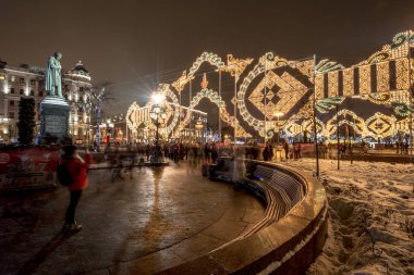 Moskova, Rusya - 05 Ocak 2016 yılbaşı yeni yıl sokak aydınlatma gece Moskova'da