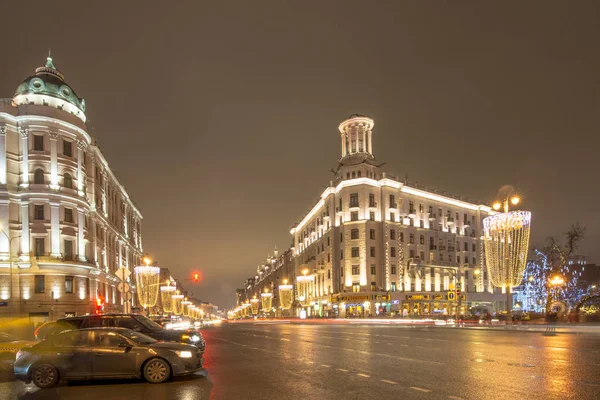 Moskva, Ryssland - januari 05 2016 jul nyår gatubelysning i natt Moskva — Stockfoto
