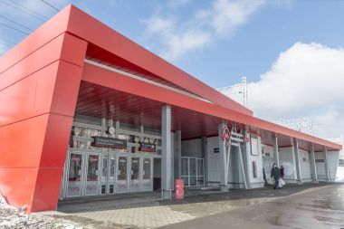 Moscow, Rusya Federasyonu - 25 Nisan 2017 Modern Rus Demiryolları istasyonları ve yolcu trenleri