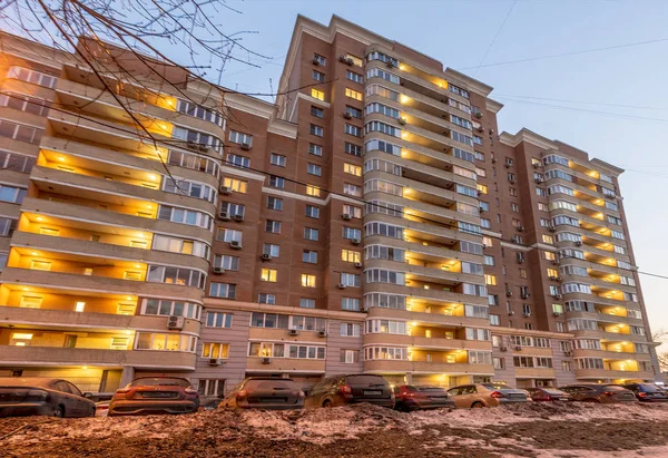 Moderne Wohnhochhäuser in neuen Stadtvierteln von Moskau — Stockfoto