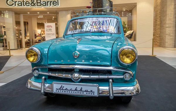 モスクワ, ロシア連邦-2017 年 5 月 5 日 40-70 年から 20 世紀前の希少車の展覧会 — ストック写真