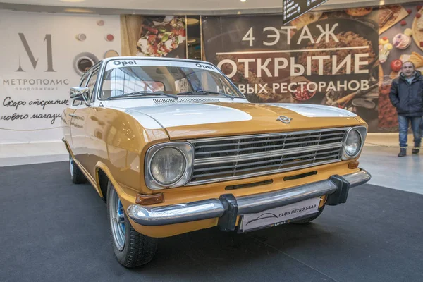 MOSCOW ,RUSSIA -MAY  05  2017  Exhibition of rare cars of 40-70 years ago from the 20th century — Stock Photo, Image