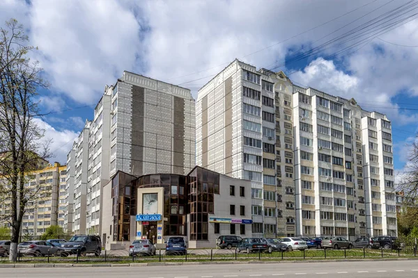 Modern sokemeletes lakóházak új kerületében Moszkva — Stock Fotó