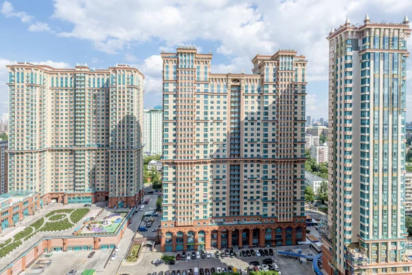 Moskova, Rusya-Moskova yeni ilçeleri 26 Haziran 2017 Modern konut yüksek katlı evler — Stok fotoğraf