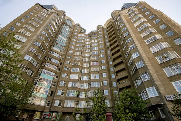 MOSCOW ,RUSSIA -JUNE 26 2017 Modern residential high-rise houses in new districts of Moscow — Stock Photo, Image