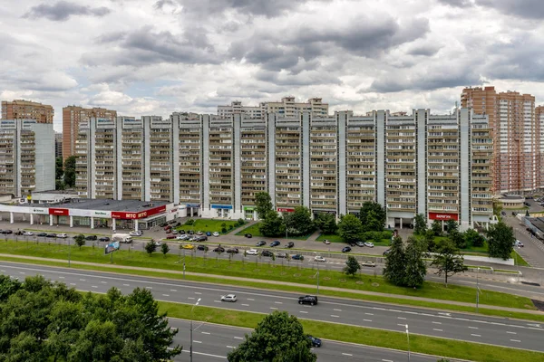 Moskau, russland -juni 26 2017 moderne wohnhochhäuser in neuen bezirken von moskau — Stockfoto