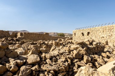 Ölü Deniz Güney İsrail yakınındaki dağ Massada eski kale kalıntıları