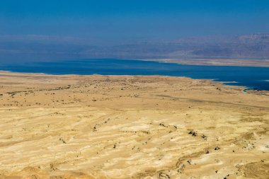 Ölü Deniz Güney İsrail yakınındaki dağ Massada eski kale kalıntıları