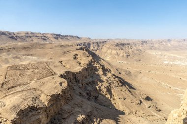 Ölü Deniz Güney İsrail yakınındaki dağ Massada eski kale kalıntıları