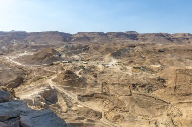 Ölü Deniz Güney İsrail yakınındaki dağ Massada eski kale kalıntıları